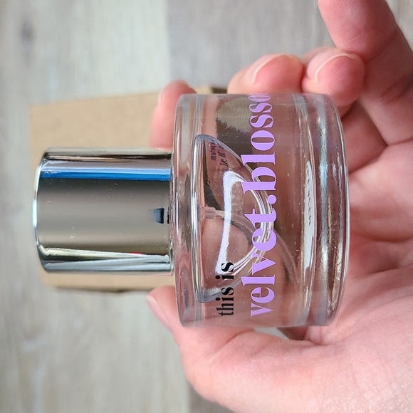 American Eagle This Is Velvet Blossom Eau De Parfum 1.0fl - Picture 2 of 4